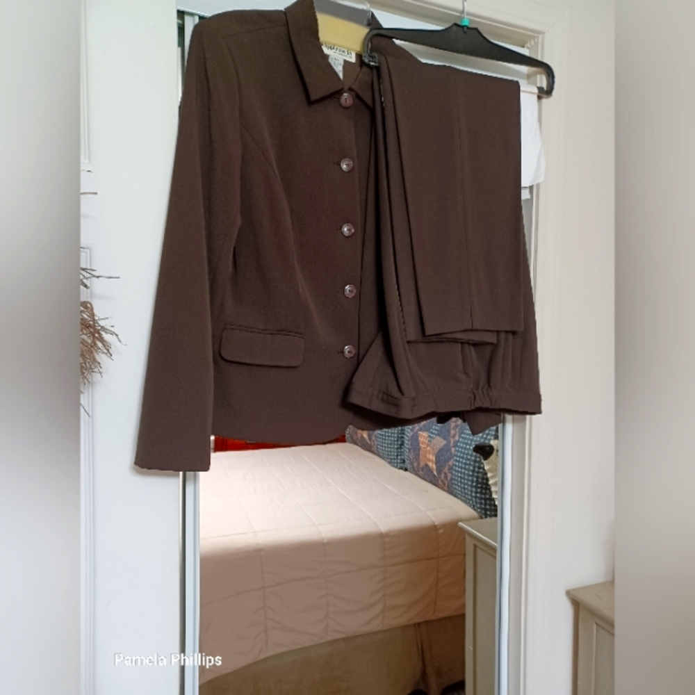 Appleseeds Beautiful Suit Worn Once To Wedding Party.
